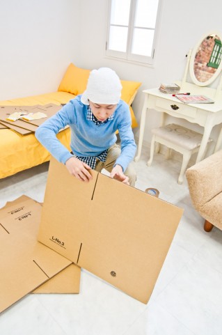 自分でダンボールを組み立て